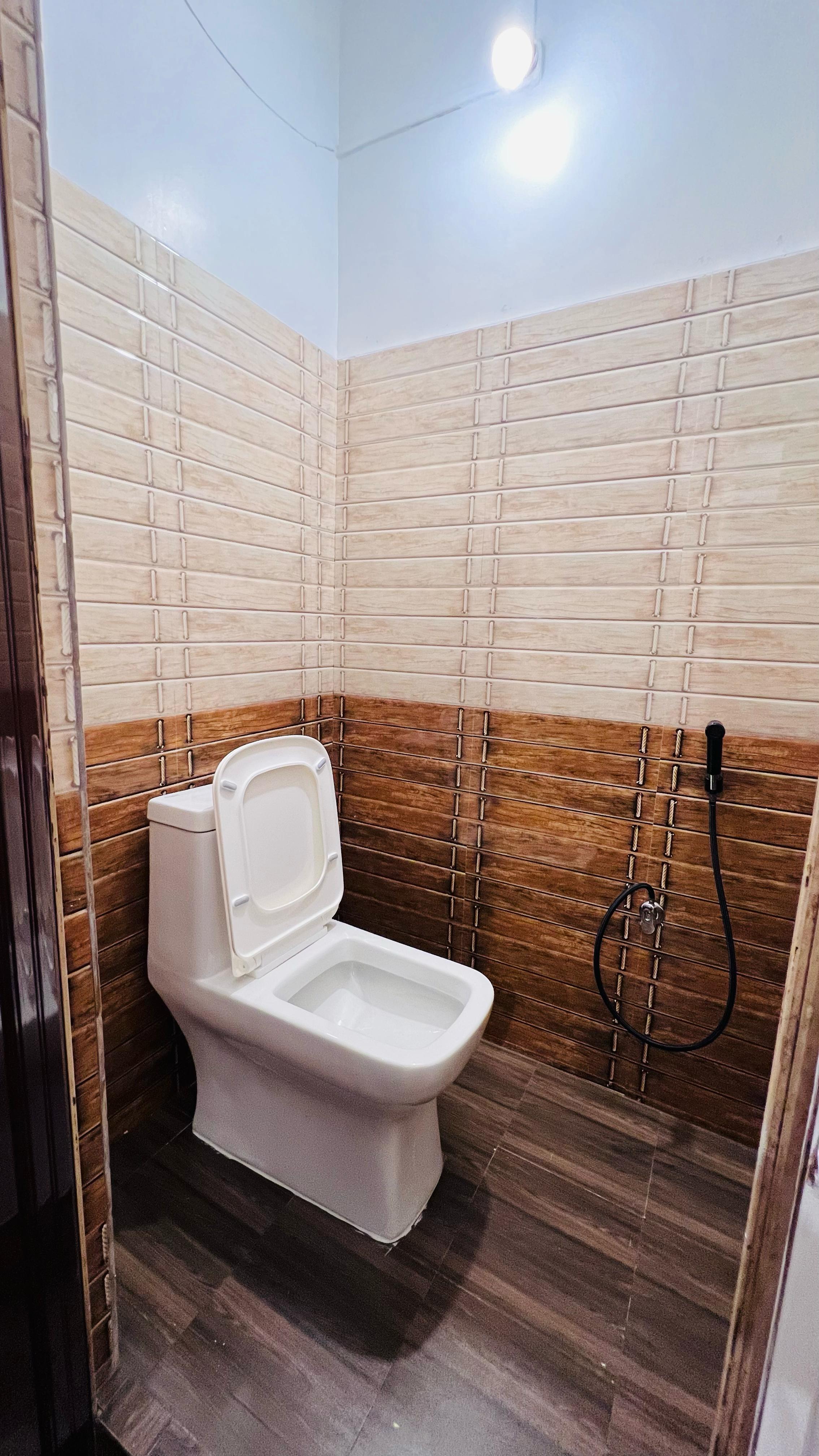 Bee Dee Lodge AC and Non AC room near Paltan Bazaar Guwahati - View 8